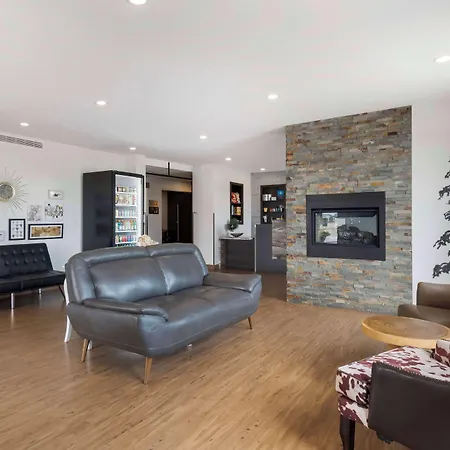 Villa Inn & Suites - Surestay Collection By Best Western-3